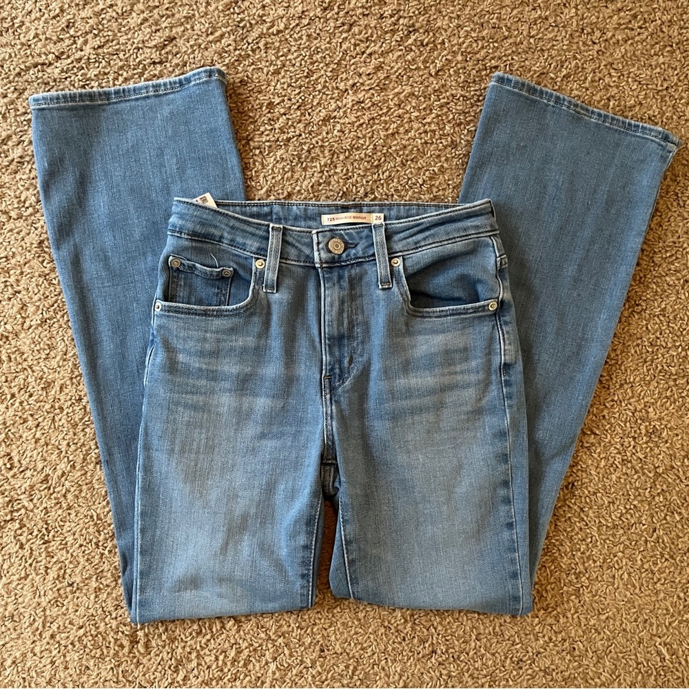 Levi’s 725 high rise bootcut jeans